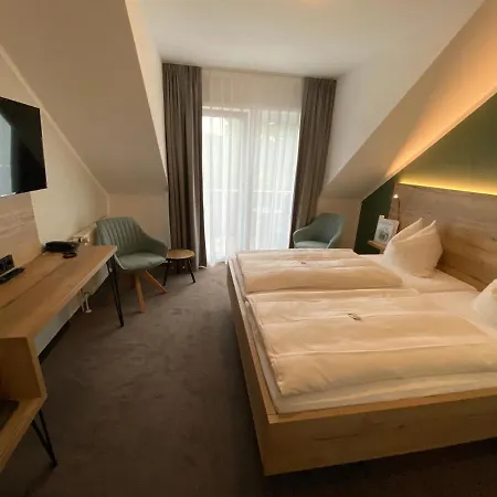 & Restaurant Kronenhof Am Weser-radweg