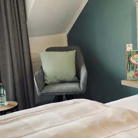 & Restaurant Kronenhof Am Weser-radweg Hotel Oberweser