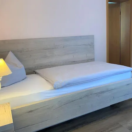 & Restaurant Kronenhof Am Weser-radweg 3*