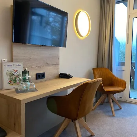 Hotel & Restaurant Kronenhof Am Weser-radweg 3*