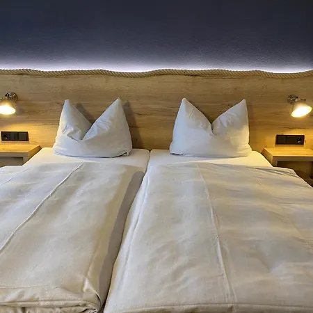 & Restaurant Kronenhof Am Weser-radweg Oberweser