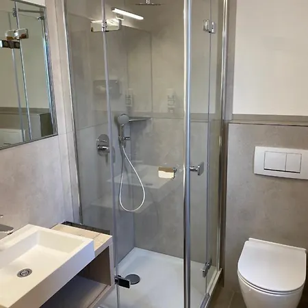 & Restaurant Kronenhof Am Weser-radweg