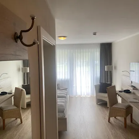 & Restaurant Kronenhof Am Weser-radweg Hotel 3*