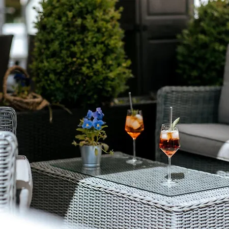 & Restaurant Kronenhof Am Weser-radweg 3* Oberweser