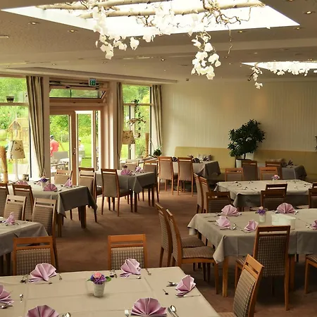 & Restaurant Kronenhof Am Weser-radweg Hotel Oberweser