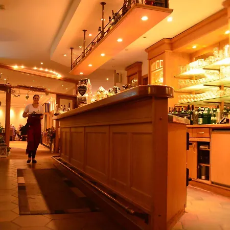 & Restaurant Kronenhof Am Weser-radweg מלון 3*