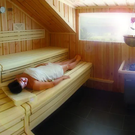 & Restaurant Kronenhof Am Weser-radweg 3* Oberweser