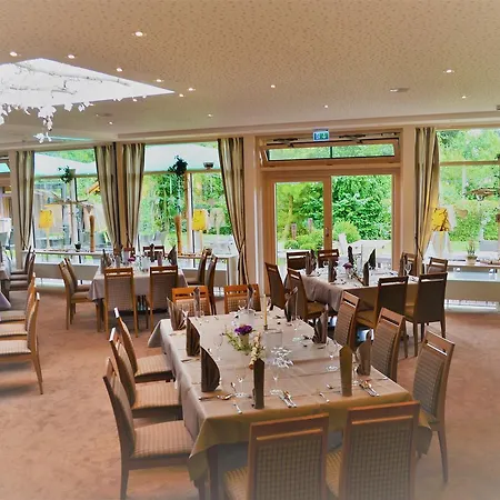& Restaurant Kronenhof Am Weser-radweg Hotel Oberweser