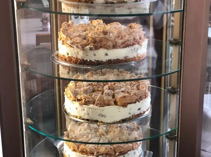 & Restaurant Kronenhof Am Weser-radweg Oberweser