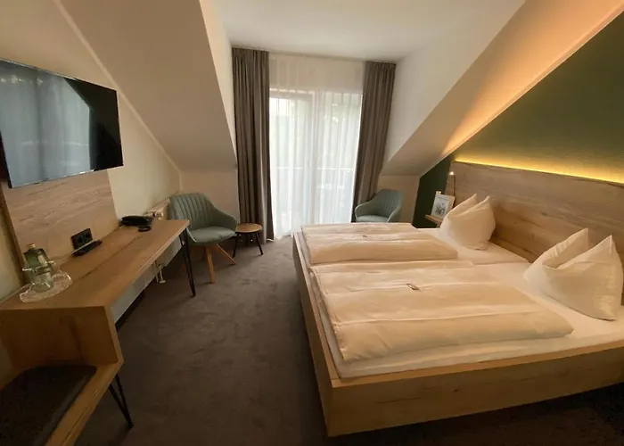 & Restaurant Kronenhof Am Weser-radweg