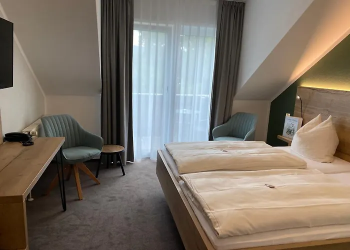 Hotel & Restaurant Kronenhof Am Weser-radweg 3*