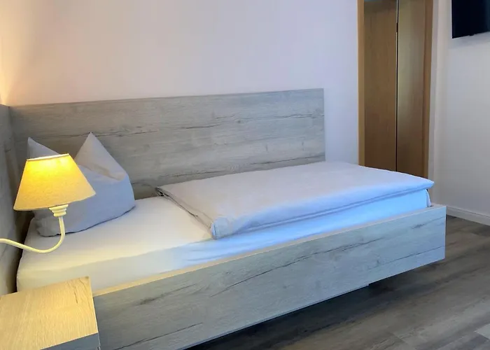 & Restaurant Kronenhof Am Weser-radweg 3*