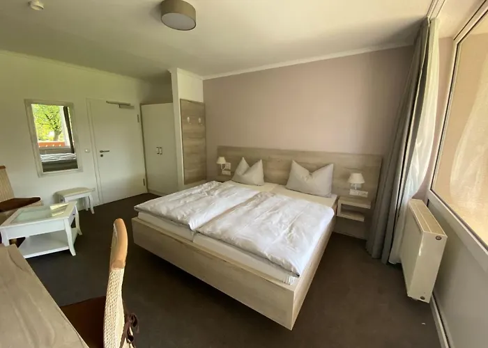 & Restaurant Kronenhof Am Weser-radweg Hotel Oberweser