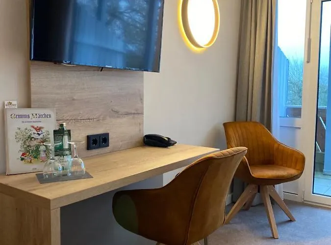 Hotel & Restaurant Kronenhof Am Weser-radweg 3*