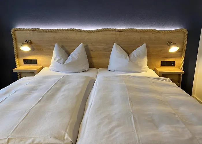 & Restaurant Kronenhof Am Weser-radweg Oberweser