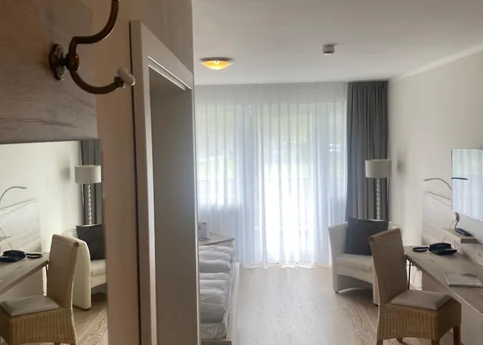 & Restaurant Kronenhof Am Weser-radweg Hotel 3*