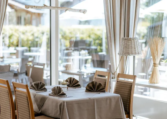 Hotel & Restaurant Kronenhof Am Weser-radweg 3*