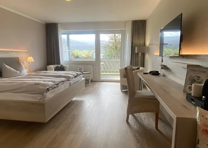 & Restaurant Kronenhof Am Weser-radweg Oberweser