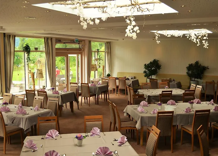 & Restaurant Kronenhof Am Weser-radweg Hotel Oberweser