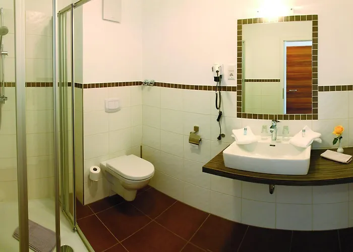 & Restaurant Kronenhof Am Weser-radweg Hotel Oberweser