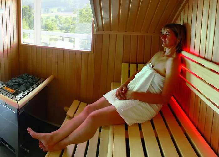 & Restaurant Kronenhof Am Weser-radweg 3*