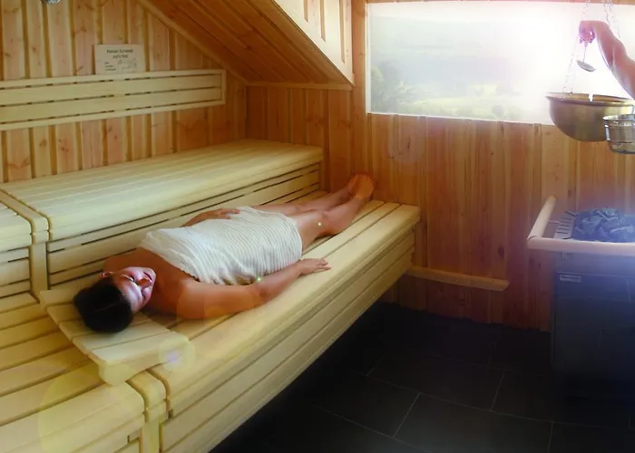 & Restaurant Kronenhof Am Weser-radweg 3* Oberweser