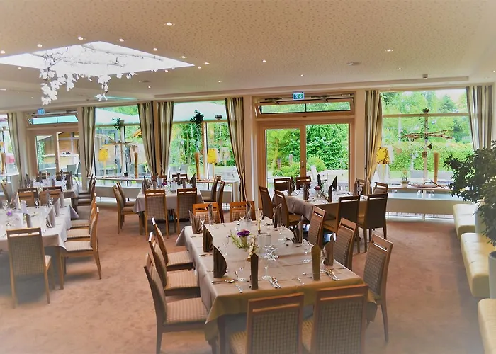 & Restaurant Kronenhof Am Weser-radweg Hotel Oberweser
