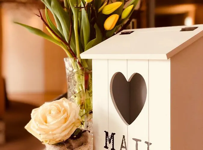 & Restaurant Kronenhof Am Weser-radweg Oberweser