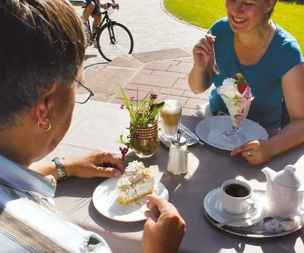 & Restaurant Kronenhof Am Weser-radweg 3* Oberweser